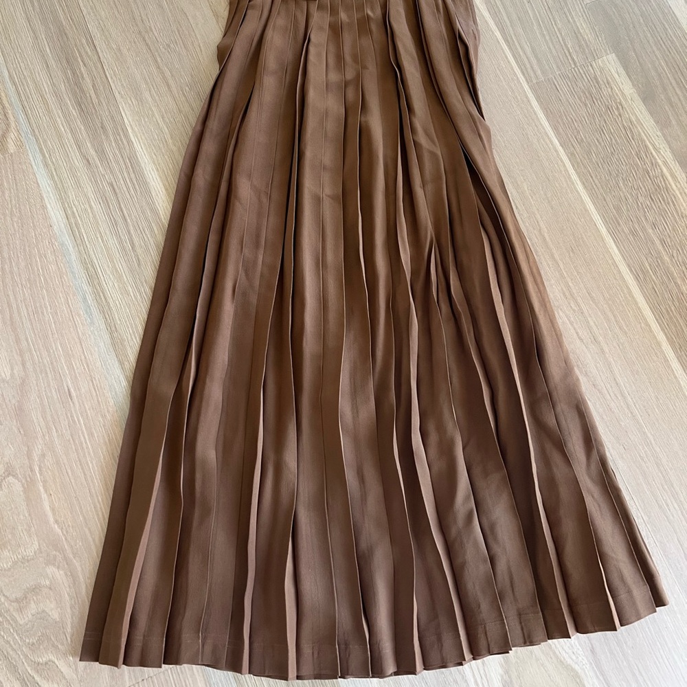 Vintage Ellen Tracy 100% silk Brown Pleated Skirt size 4
